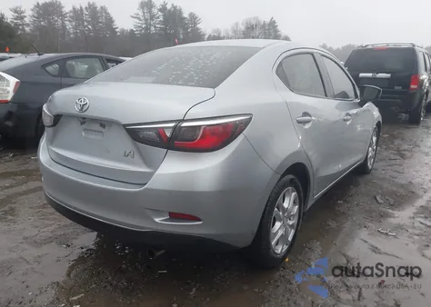 2017 Toyota Yaris Ia z USA, uszkodzony, nr VIN 3MYDLBYV0HY172617